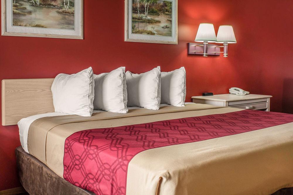 Spencer Inn & Suites Экстерьер фото