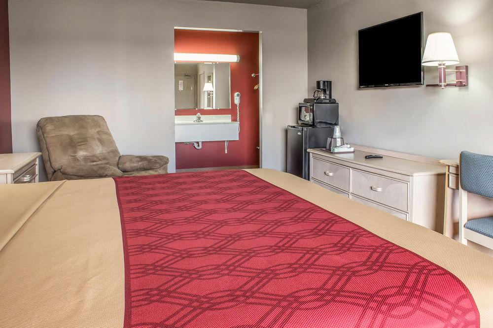 Spencer Inn & Suites Экстерьер фото