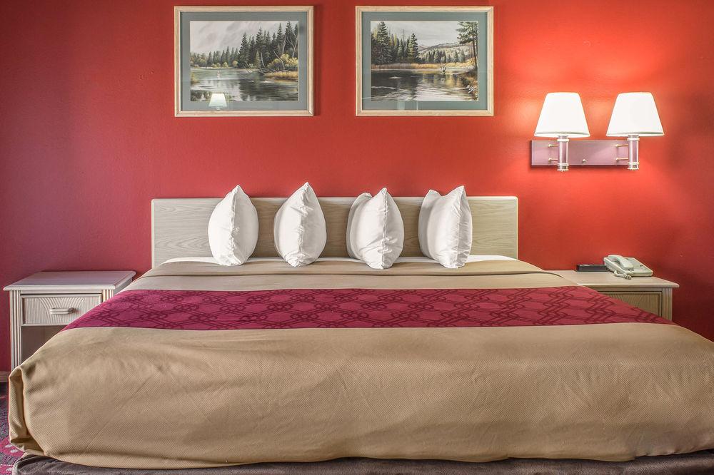 Spencer Inn & Suites Экстерьер фото