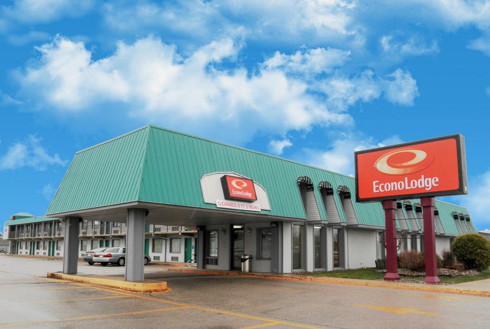 Spencer Inn & Suites Экстерьер фото