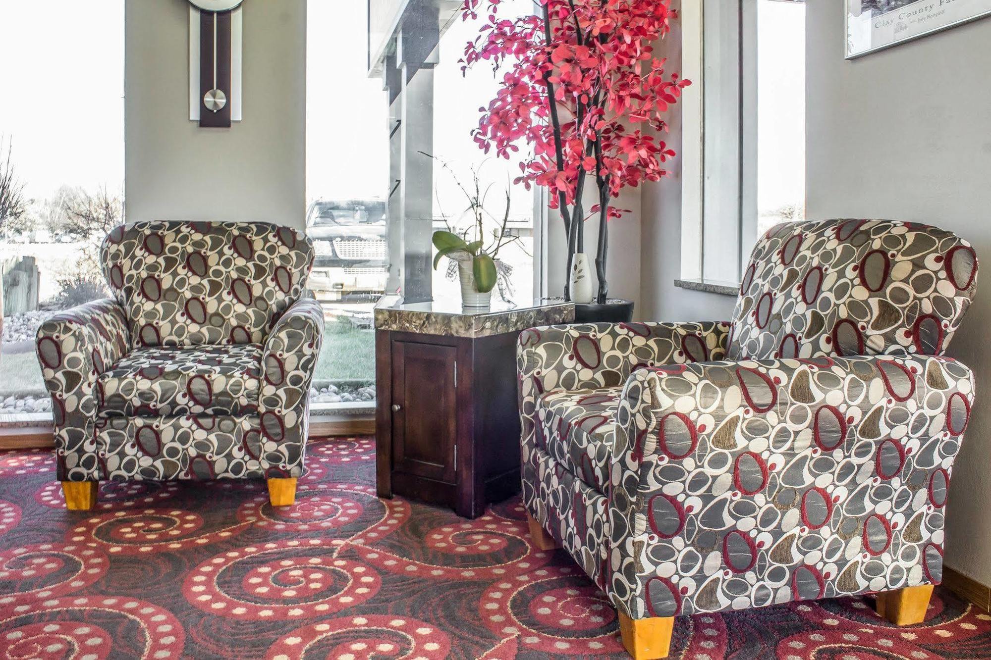 Spencer Inn & Suites Экстерьер фото