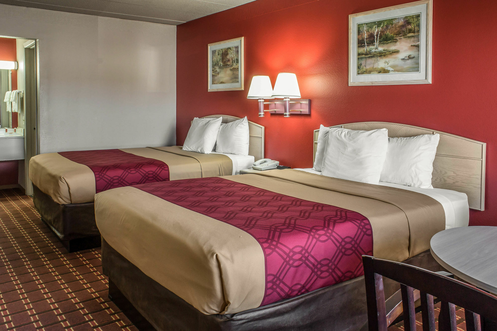 Spencer Inn & Suites Экстерьер фото