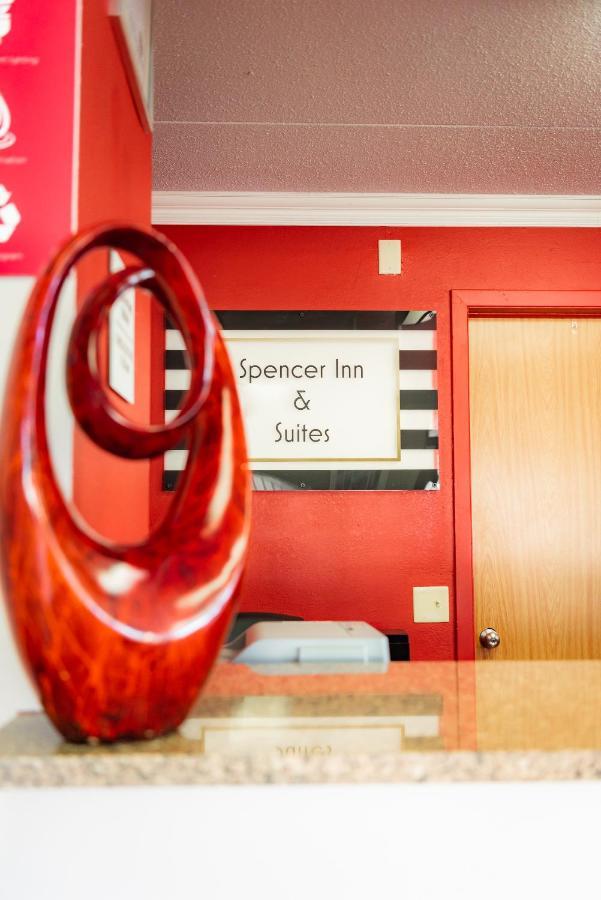 Spencer Inn & Suites Экстерьер фото