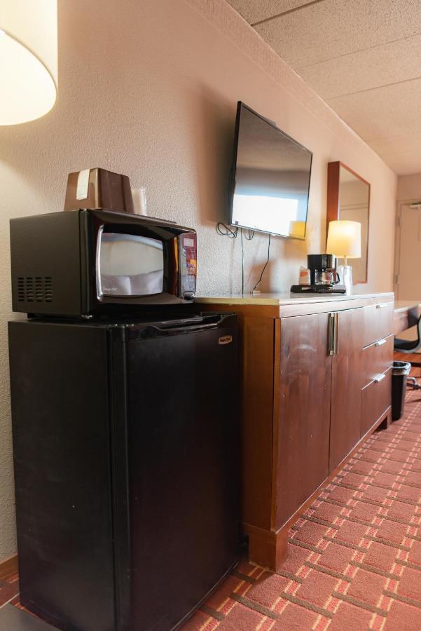 Spencer Inn & Suites Экстерьер фото